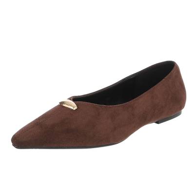 Classic heels for women in brown