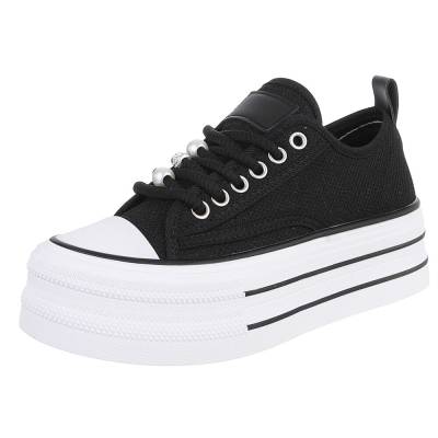 Low-top sneakers for women in black and white