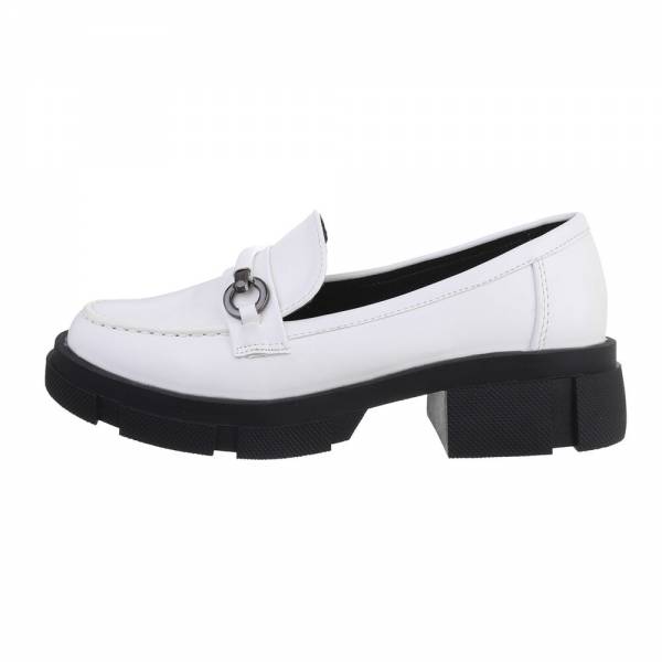 Loafers for women in white and black