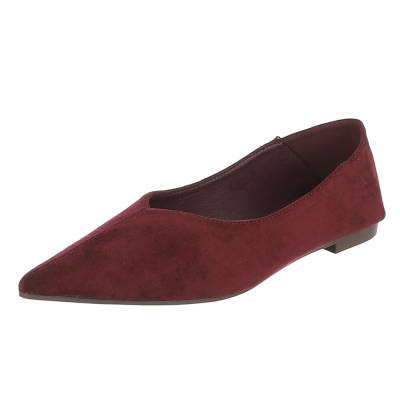 Classic heels for women in wine-red